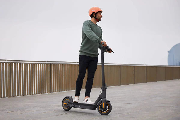 Crony XM M365 – Electric Scooter with APP Connectivity (250W, 45 KM/H)